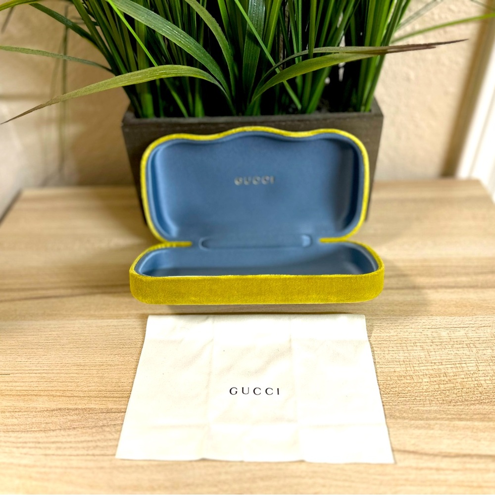 Gucci Sunglass Case 🍋